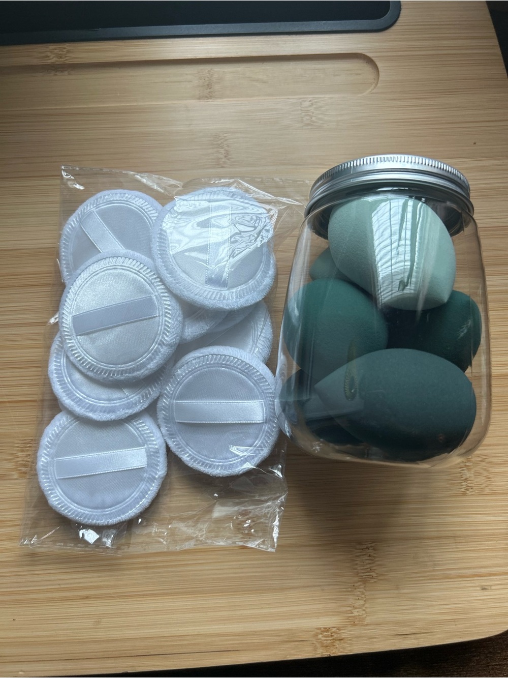 Latex Free Makeup Sponge Set with Bonus White Applicator PuffsDark Green Sponges